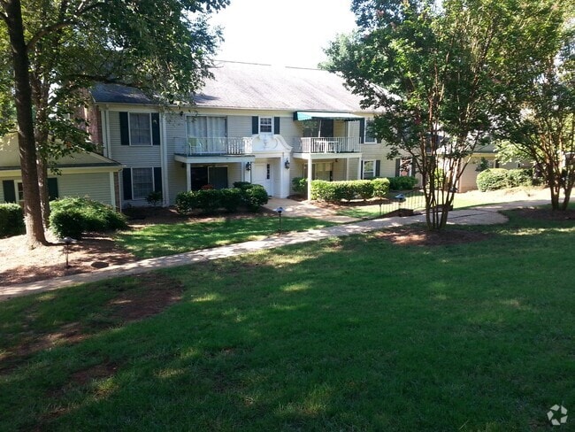 Building Photo - Two Bedroom two bath with a study. Condo ...