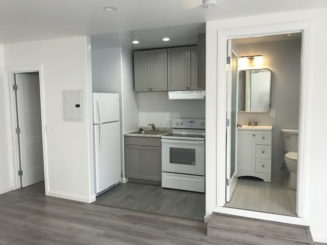 Building Photo - 12418 Oxnard St Unit ADU Rental