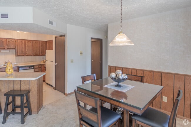 1BR, 1BA - 1,000 SF