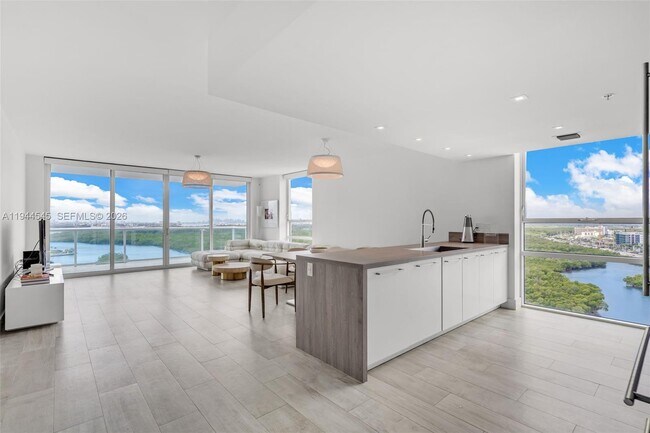 Photo - 400 Sunny Isles Blvd Unidad 1801