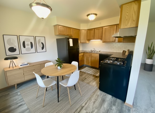 Building Photo - 2 Bedroom/1.5 Bathroom Apartment- First Floor Unit IVA25