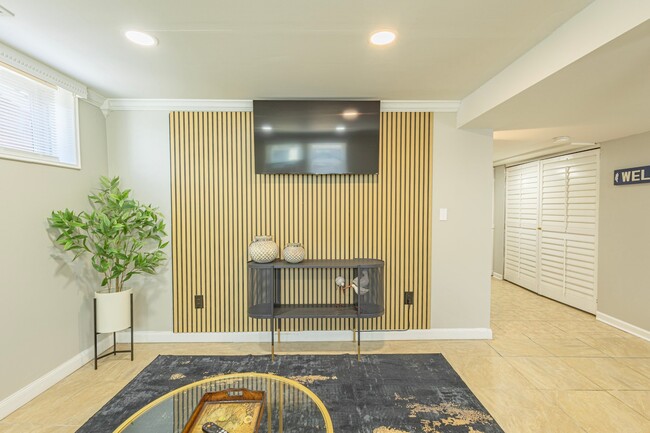 Photo - 3496 Lansdowne Dr Unit apt # 2