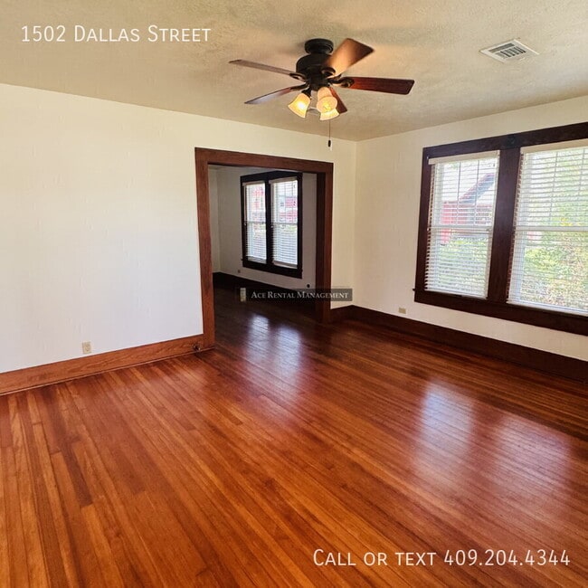 Photo - 1502 Dallas St