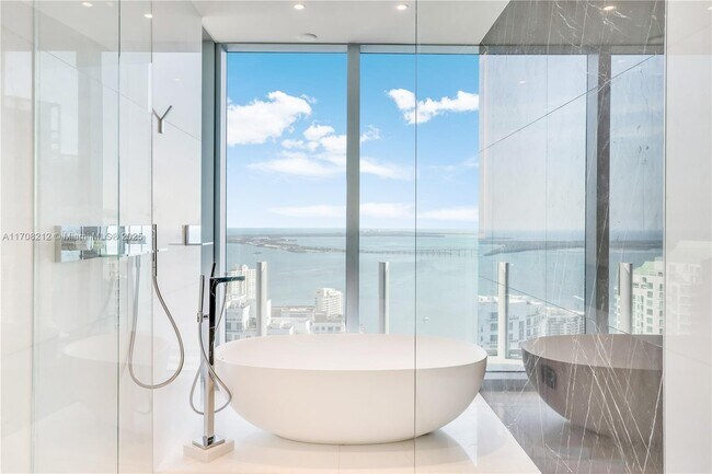 Photo - 300 Biscayne Boulevard Way