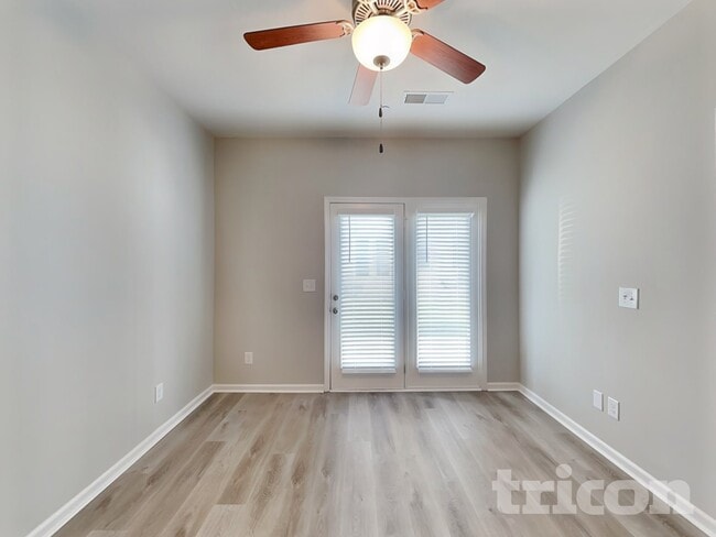 Photo - 302 Woodfern Ct