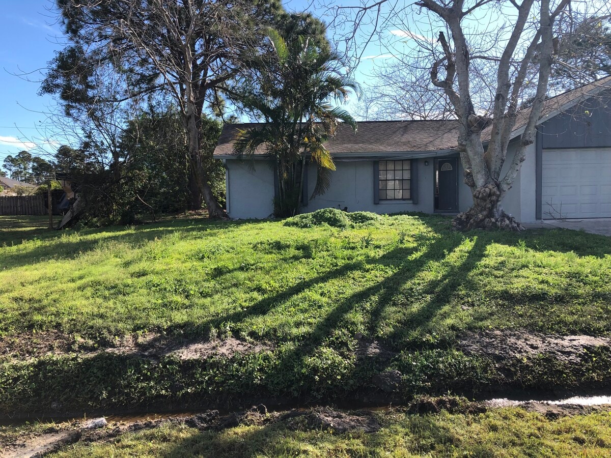 Photo - 585 El Dorado Ave SE