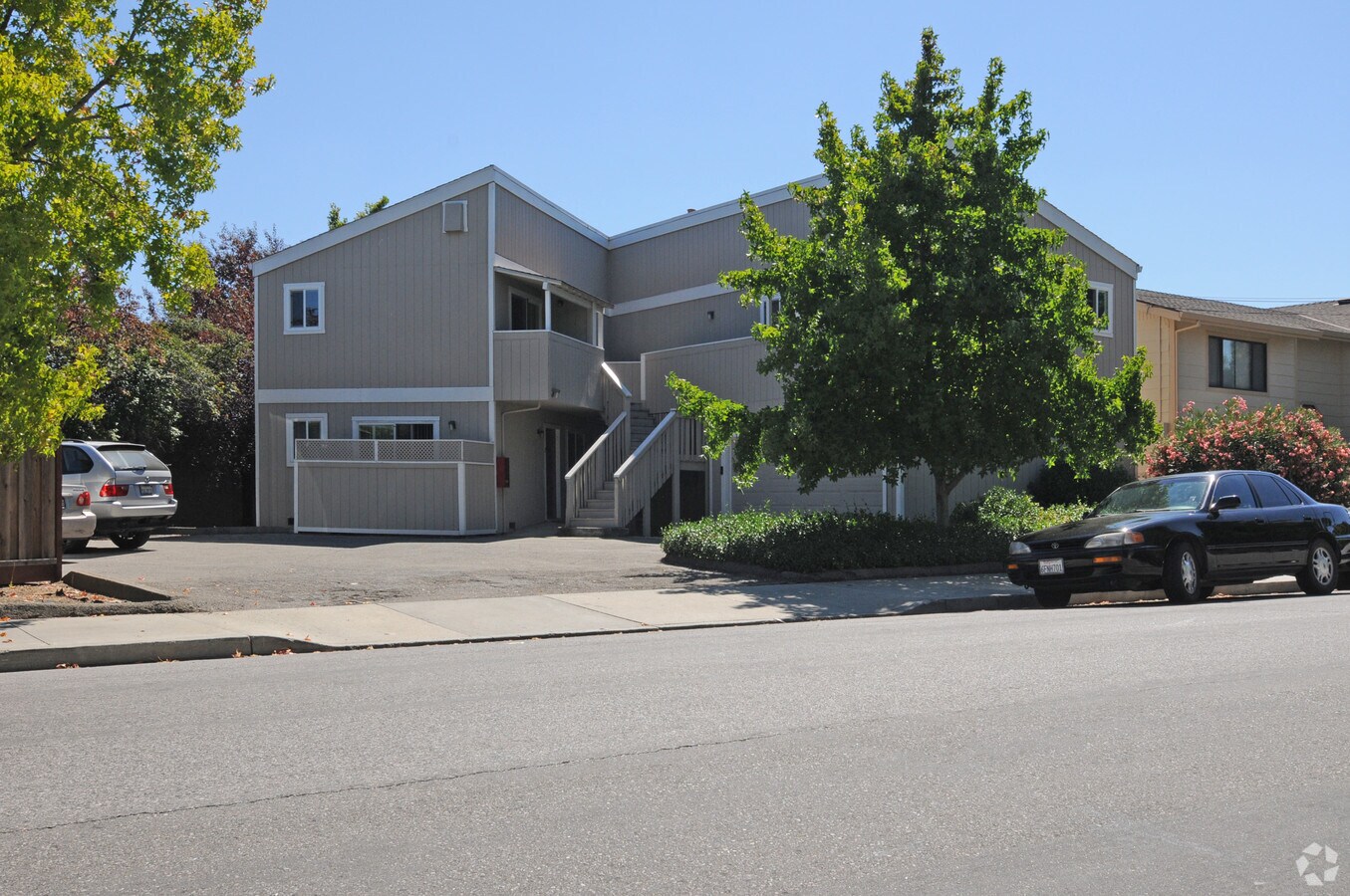 Photo - 1168 Gardenside Lane