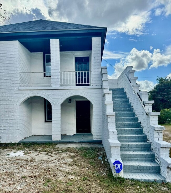 Photo - Newly renovated 2bd/1ba Apartments Unit 2202 Liberty St