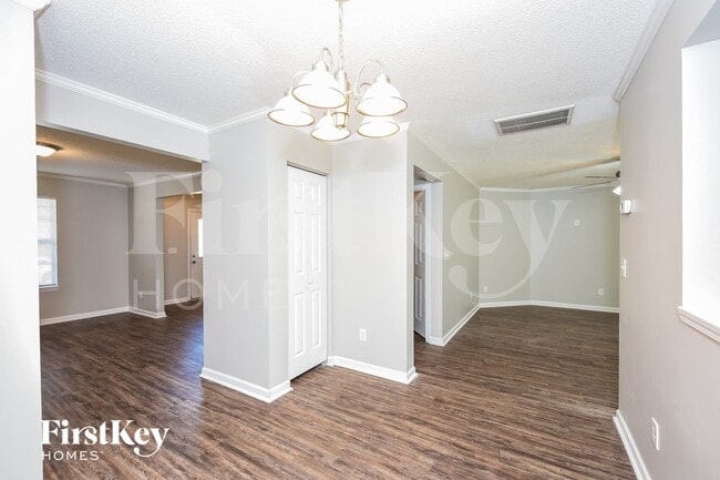 Photo - 423 Aberdeen Cir