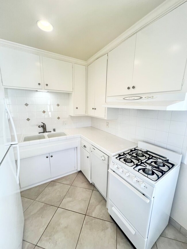Photo - La Playa 1 bedroom, 1 bath Steps to Bay & Point Loma Village