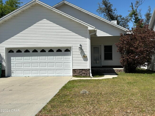 Building Photo - 4031 Oak Forest Dr