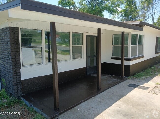 Building Photo - 706 Bay Ave Rental