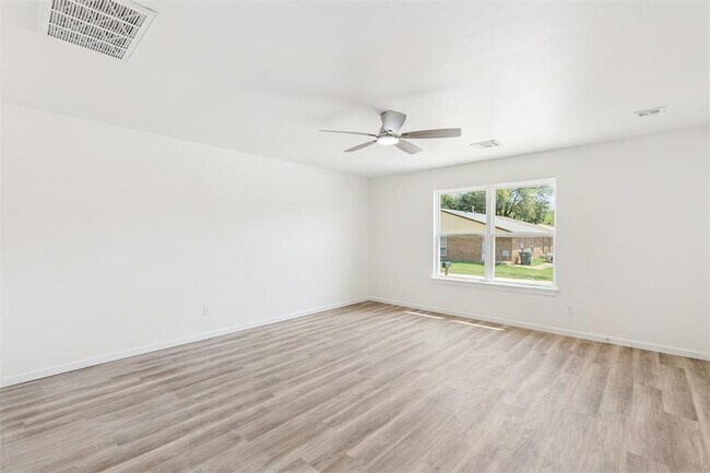 Photo - 8791 St George Way