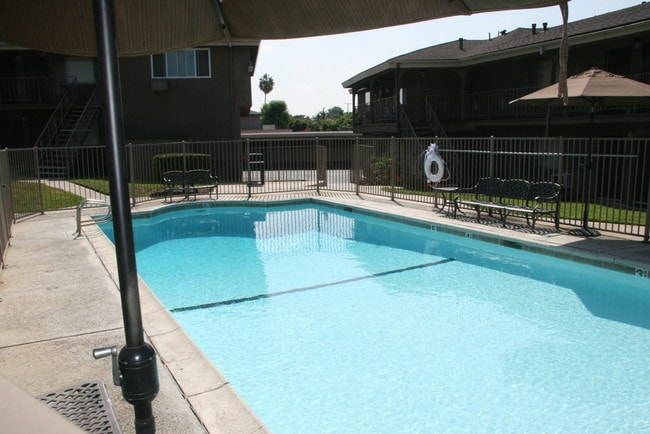 Photo - Villa De Oro Apartments