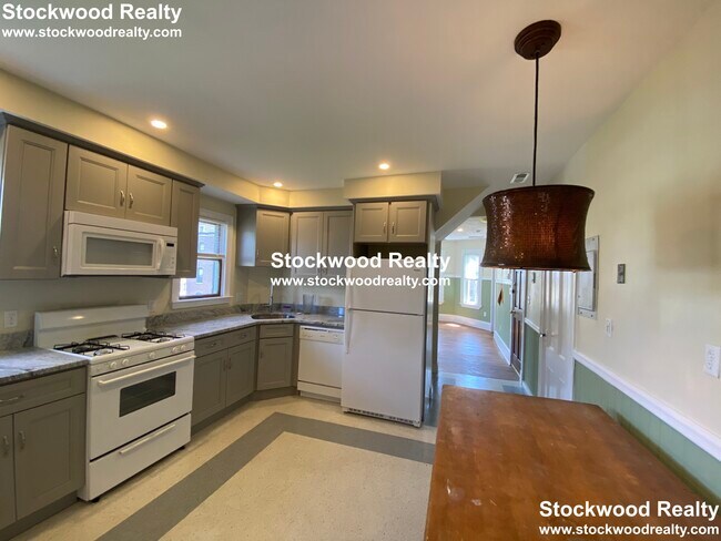 Building Photo - 18 Haverford St Unit 3