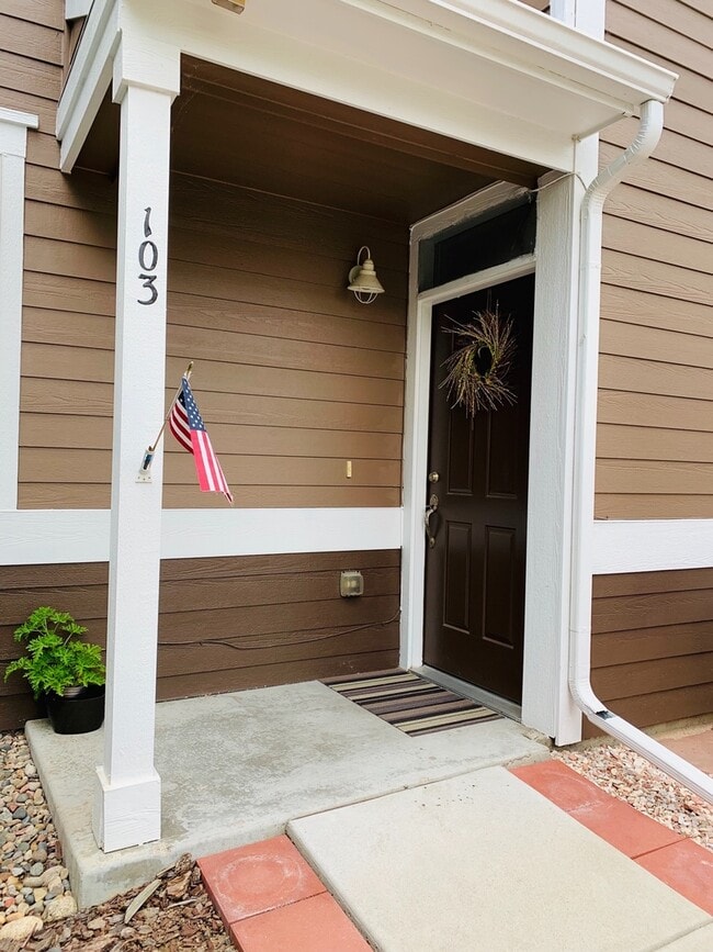 Photo - Beautiful 2 bed, 2 bath condo with 1 car garage and easy access to I-25 Unit 103