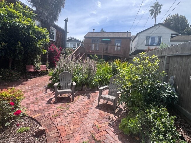 Photo - 415 Turney St