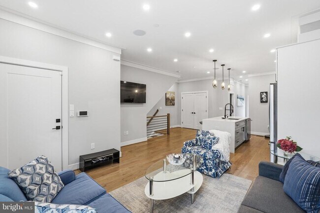 Photo - 1343 Otis Pl NW