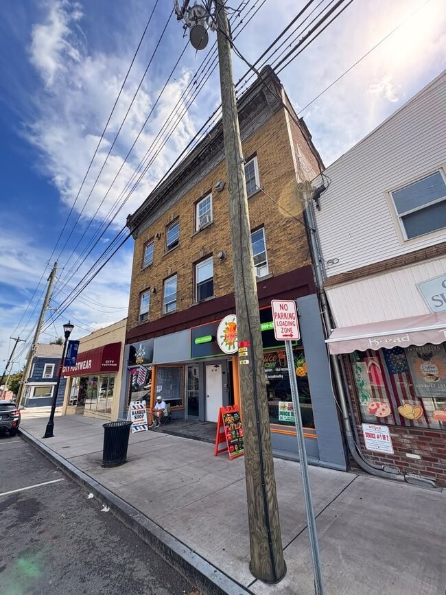 30 E Main St Unit 4