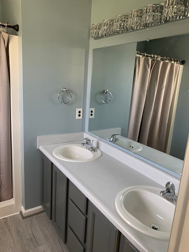 New Master Bathroom - 2240 Bloomfield Ave