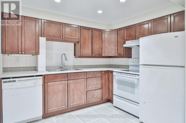 Photo - 168 Wainscot Ave