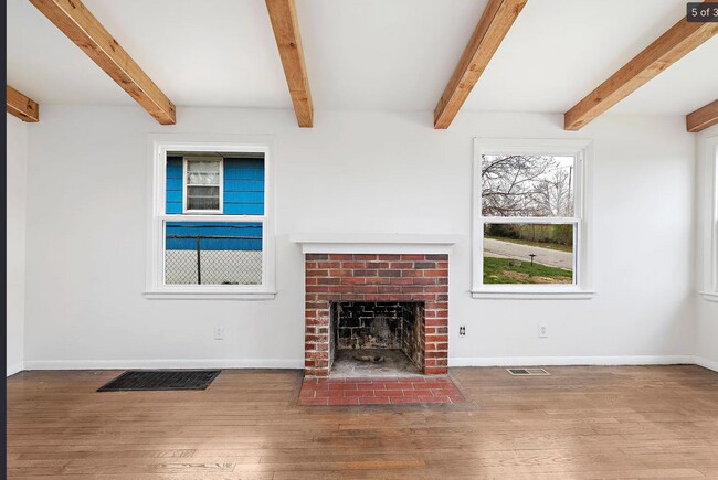 Photo - Charming 3 bedroom home with huge yard!
