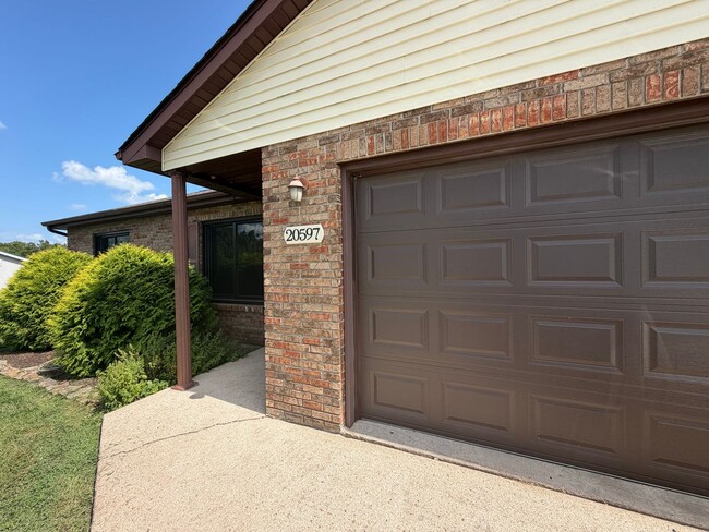 Building Photo - Two-Bedroom Single Family Home Available for Rent!