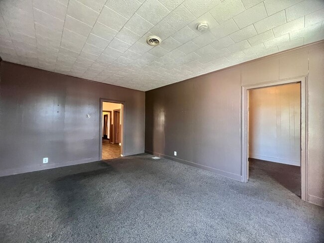 92 Main Ave Unit Upper