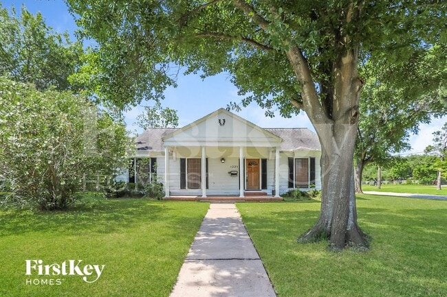 Building Photo - 1225 19th Ave N