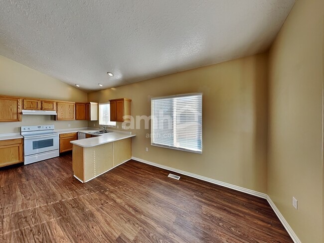 Photo - 5466 Midland Dr