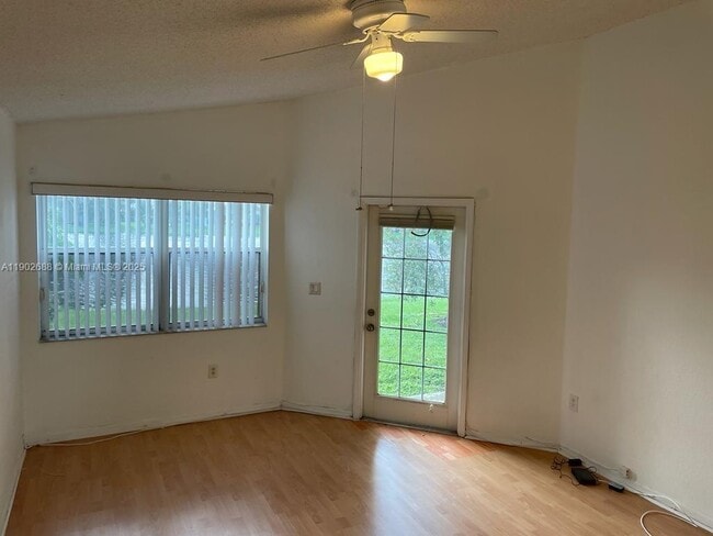 Photo - 4121 Sapphire Bend