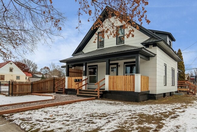 Building Photo - 255 1st Ave E N Unit 3