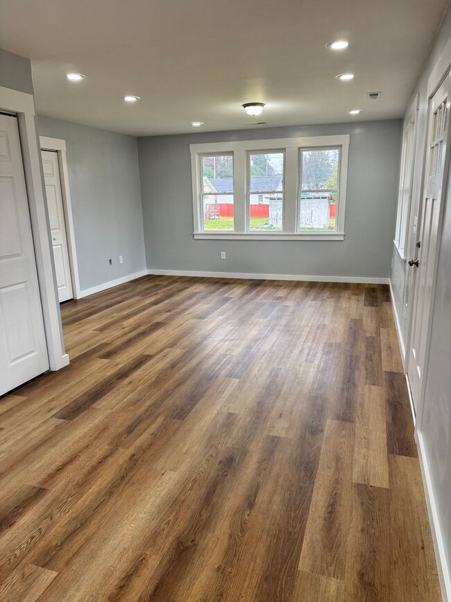 Photo - 913 E Myrtle Ave Unit 2