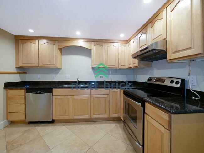 2 Bed 1Bath Waterfront View Condo Available for Rent!