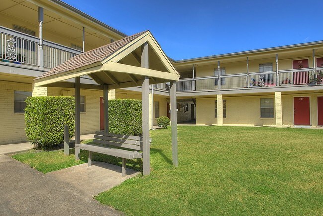 Oaks of Baytown Apartments