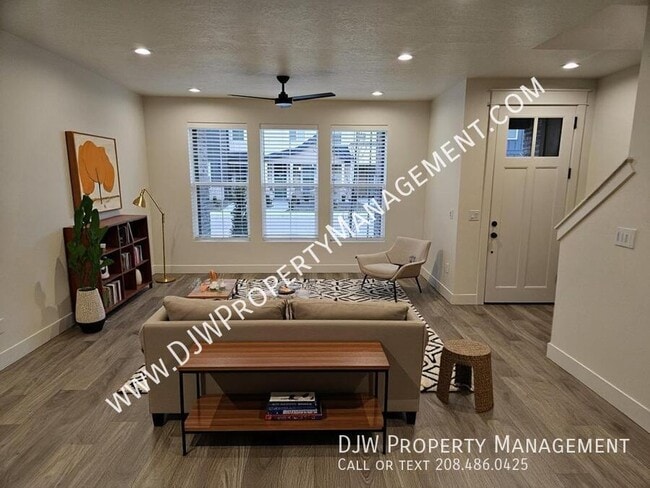 Photo - 1334 N Meadowglen Ave