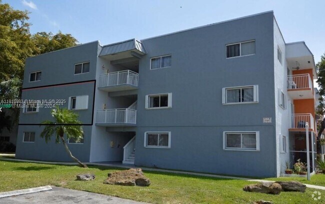 Building Photo - 11307 SW 200th St Unit 201-B Rental