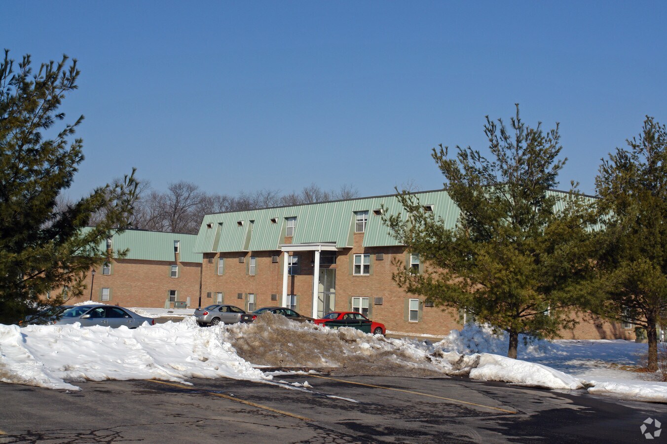 Colonial Garden Apartments - Colonial Garden Apartments