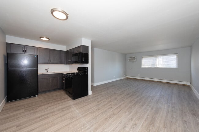 Photo - Wayne Court Apartments