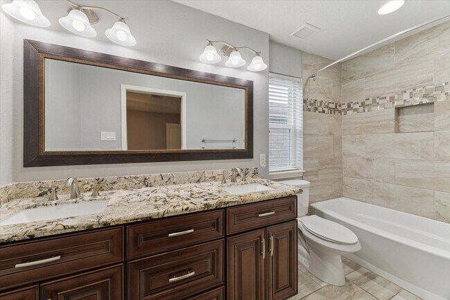 Photo - 2622 Strait Ln