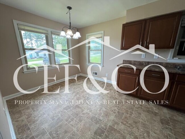 Photo - 279 Cedarwood Ave