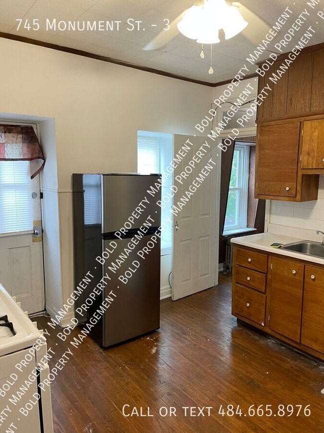 Photo - 745 Monument St Unit 3