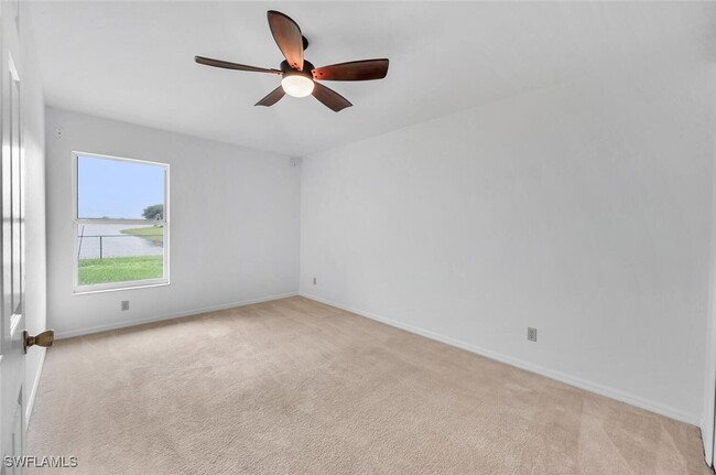 Building Photo - 1094 Grove Dr Rental