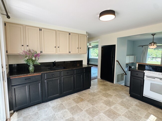 Photo - 11 Raymond Ave