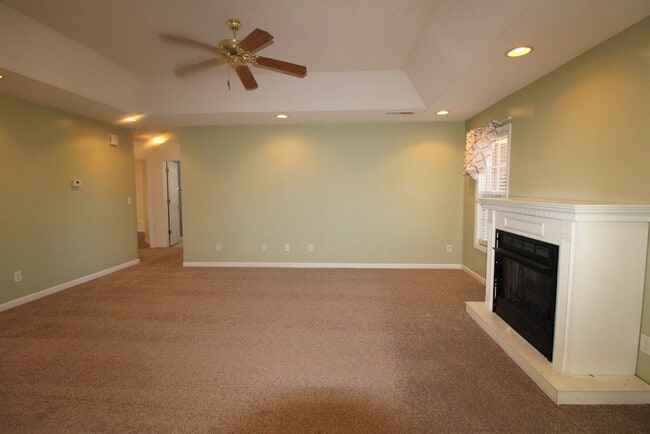 Photo - 305 Trillium Ln