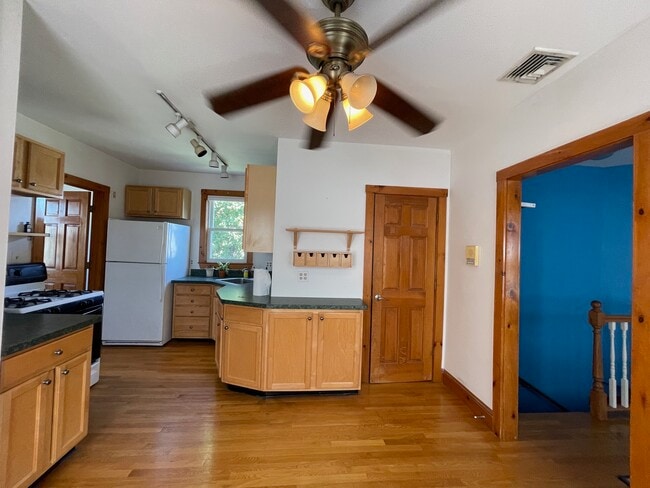 Building Photo - 81 Tremont St Unit 3