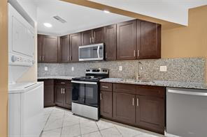 Photo - 658 Royalty Ct