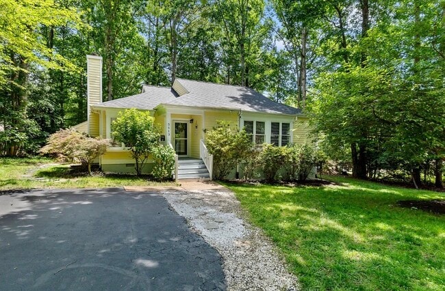 Building Photo - 5613 Woods Walk Rd