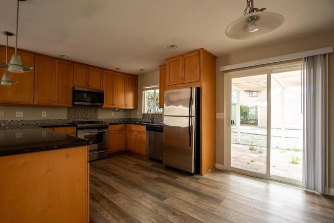 Photo - 4632 Finsen Ave