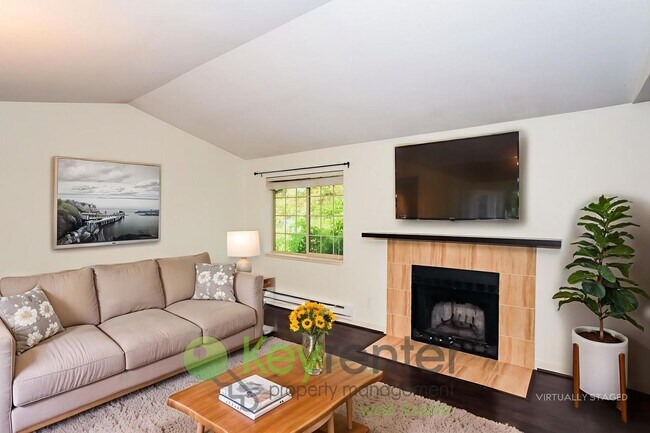 Photo - **Rent Special: Free month of rent!** Remo...